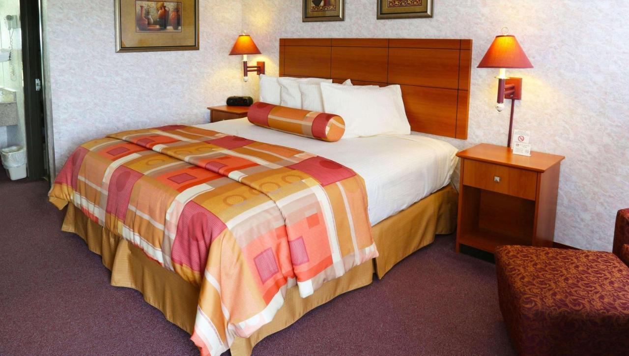 Magnuson Hotel Howell/Brighton מראה חיצוני תמונה