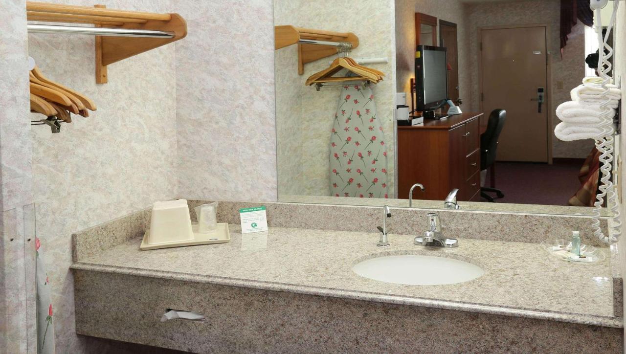 Magnuson Hotel Howell/Brighton מראה חיצוני תמונה