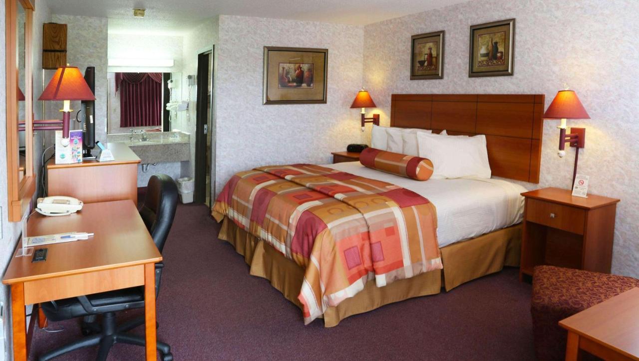 Magnuson Hotel Howell/Brighton מראה חיצוני תמונה