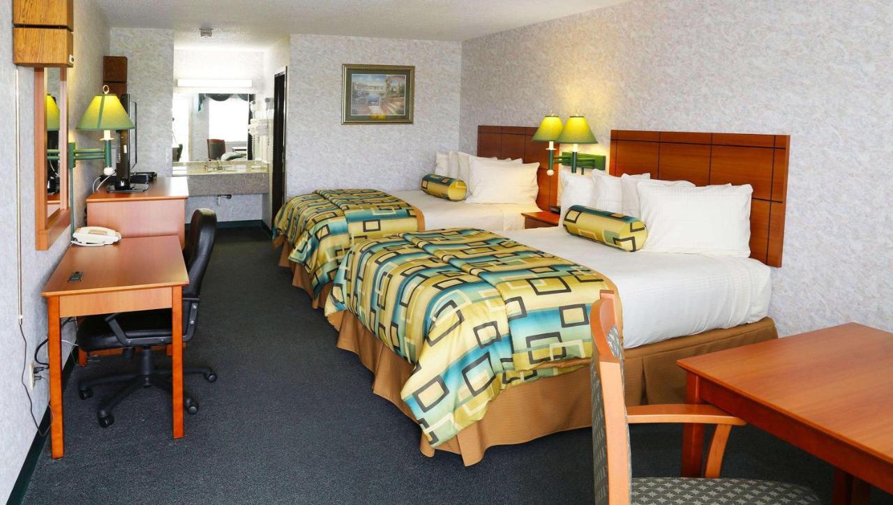 Magnuson Hotel Howell/Brighton מראה חיצוני תמונה