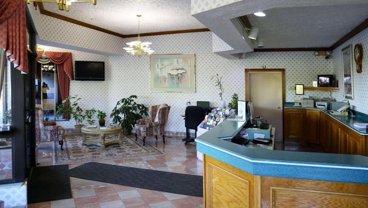 Magnuson Hotel Howell/Brighton מראה חיצוני תמונה