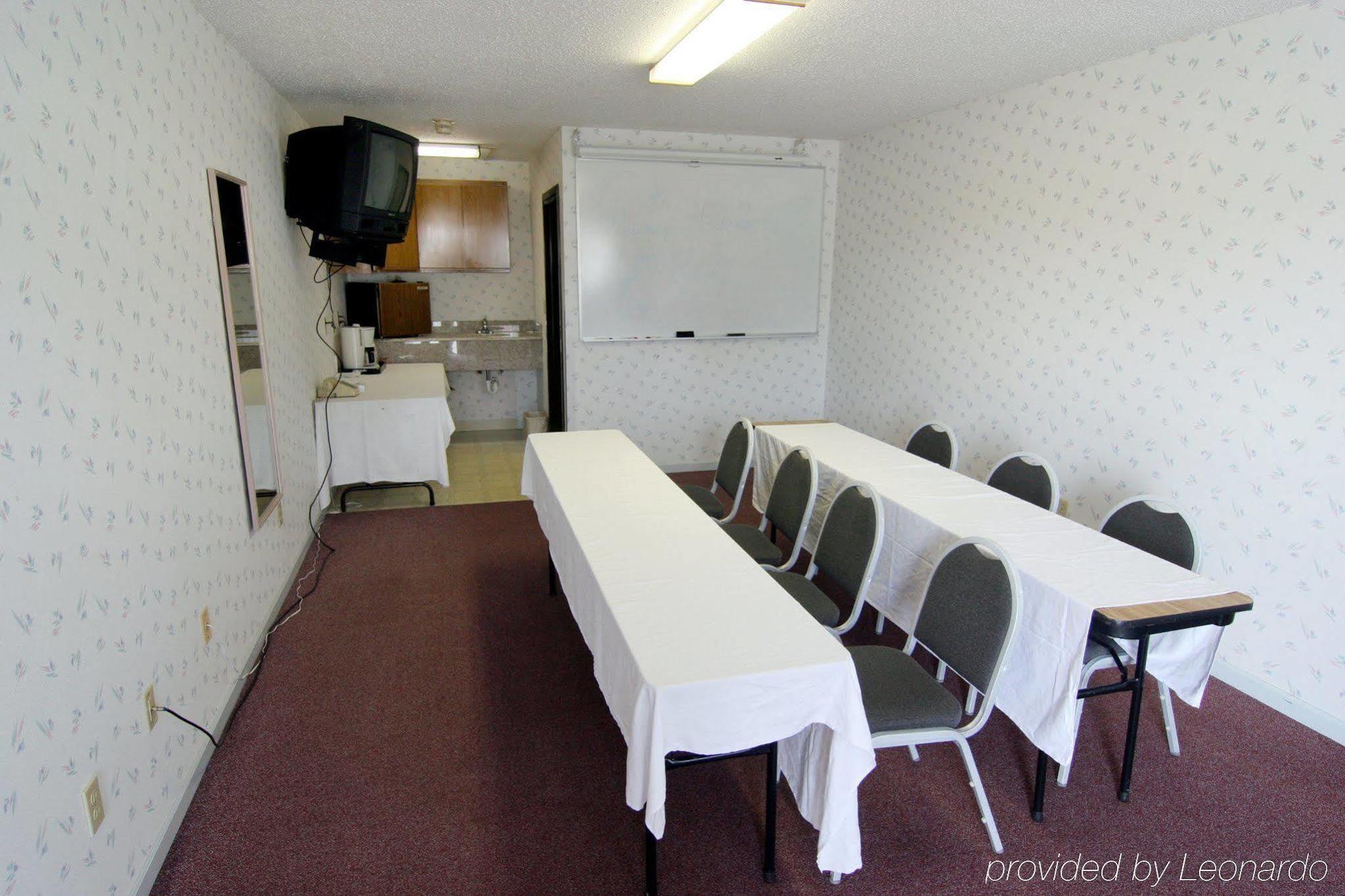 Magnuson Hotel Howell/Brighton מתקנים תמונה