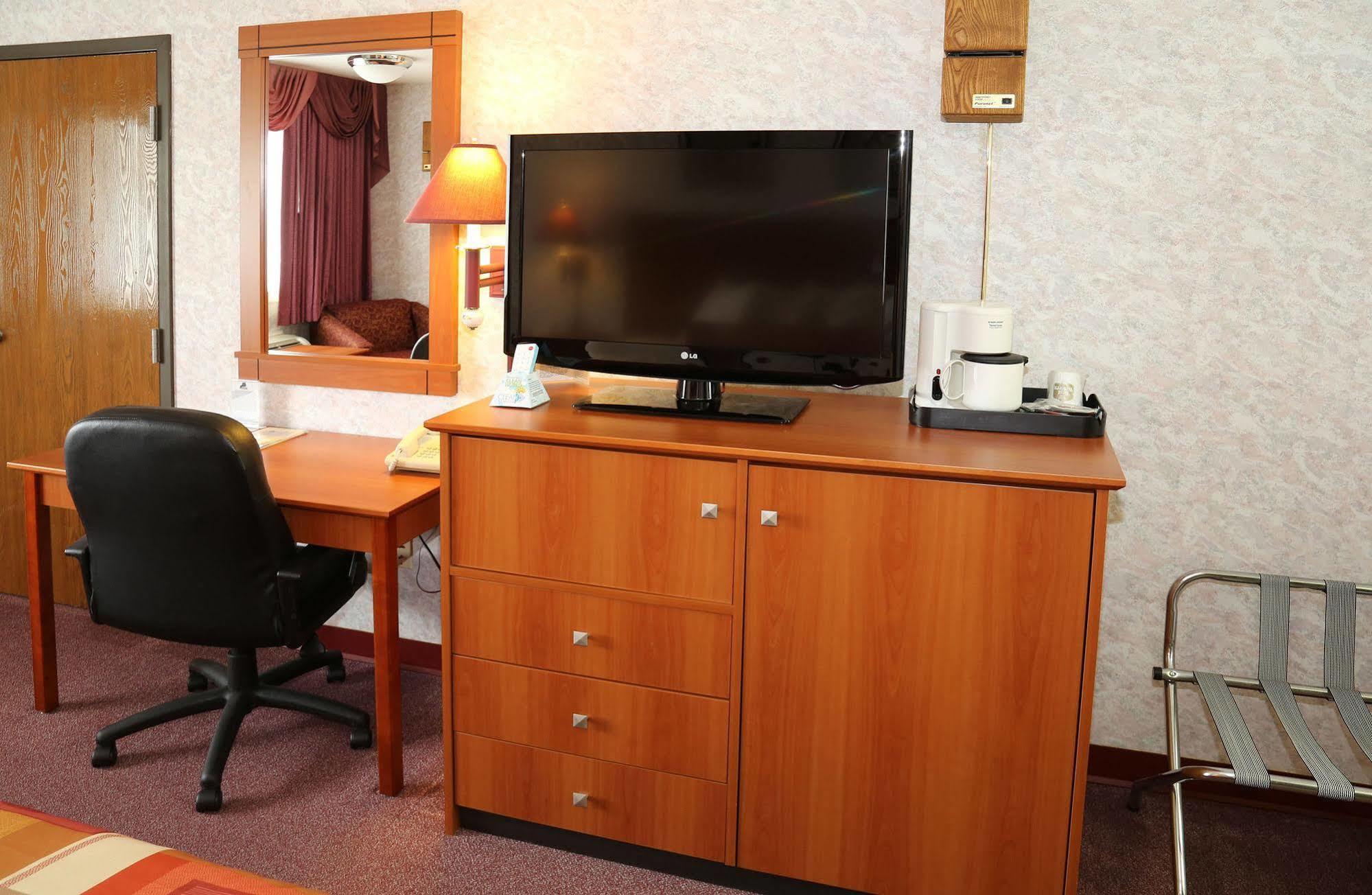 Magnuson Hotel Howell/Brighton מראה חיצוני תמונה