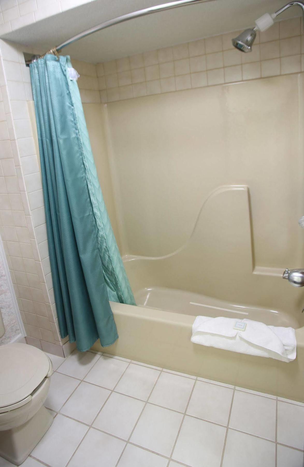 Magnuson Hotel Howell/Brighton מראה חיצוני תמונה